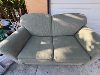 La-Z-Boy Loveseat – Excellent Condition – $299