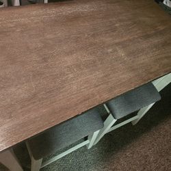 Dining Room Table & Stools 