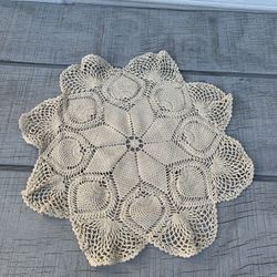 Vintage Handmade Pineapple Crochet Lace Doily Ecru/Off-White Centerpiece 16”