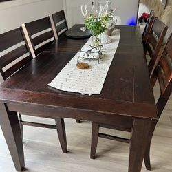 World market dining table - With 8 Chairs