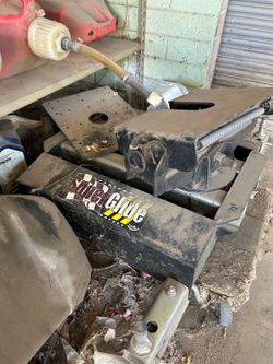 5th wheel hitch for toy hauled