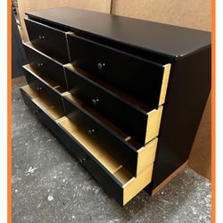 Dresser/ Eight drawers dresser