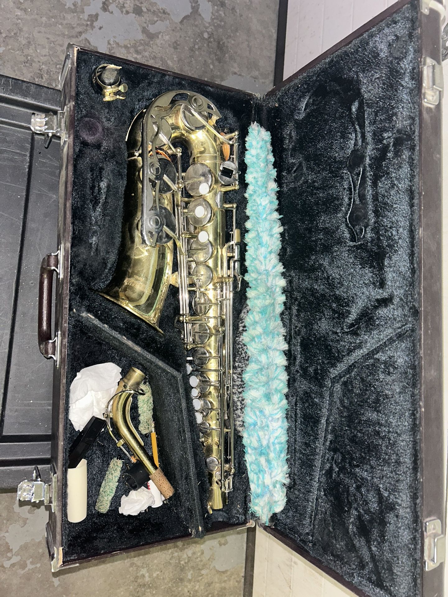 1990s yamaha saxophone with case