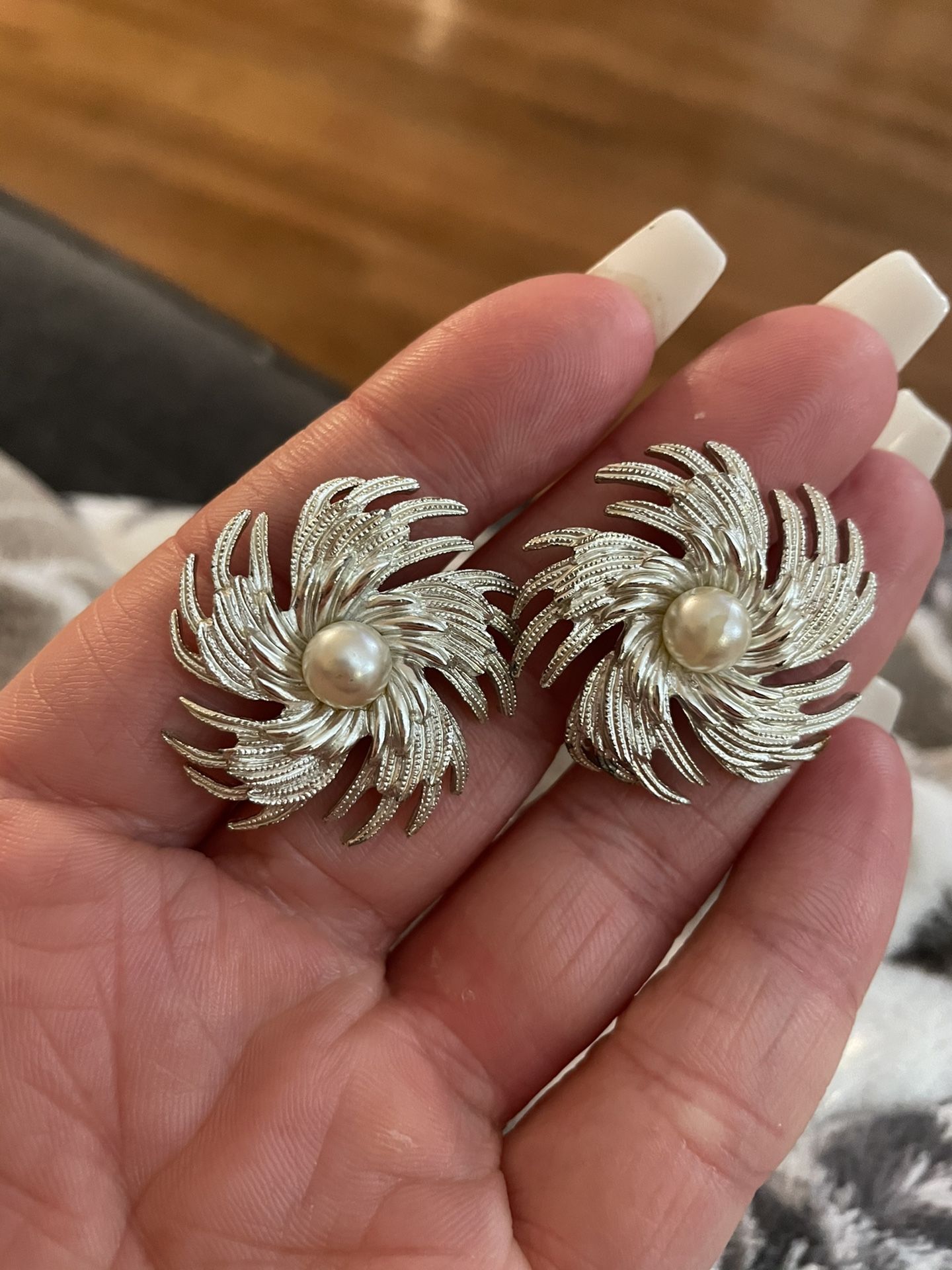 Vintage Silvertone And Pearlesque Sarah Cov Clip On Earrings 