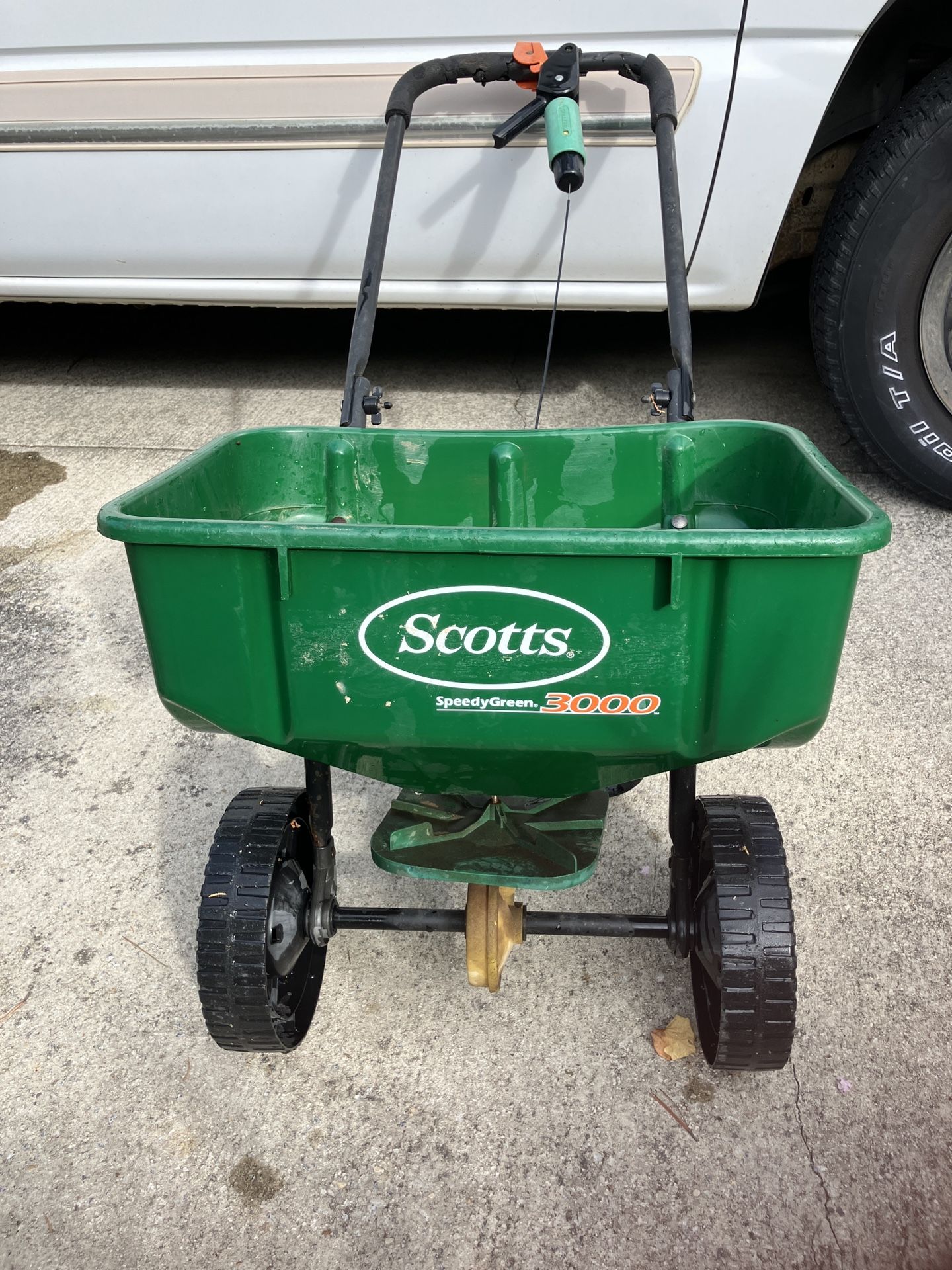 Scott’s SpeedyGreen 3000 - Compare @$50