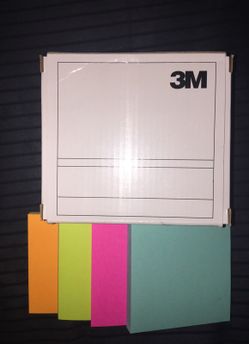 3M Post-It Dispenser with 4 packs of Post-Its
