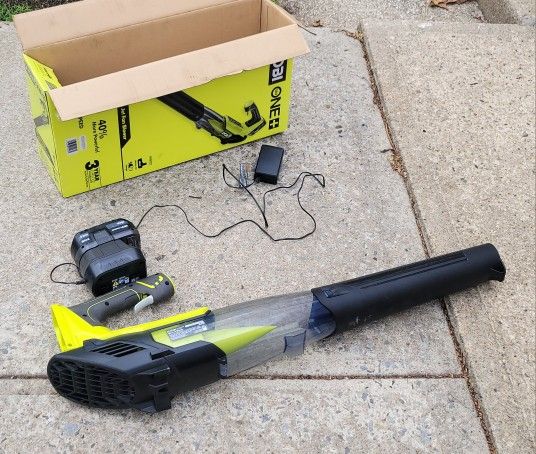 (LIKE NEW)RYOBI CORDLESS LEAF BLOWER