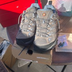 MERRELL New Women Tennis Shoes  $55  Size 9