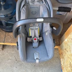 Mesa V2 Infant Car seat And Base