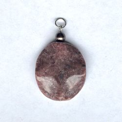 💗 Pretty pink red wavy gemstone and bead pendant