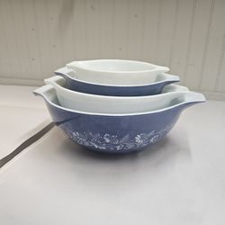 Vintage Pyrex Nesting Bowls - Shelton 