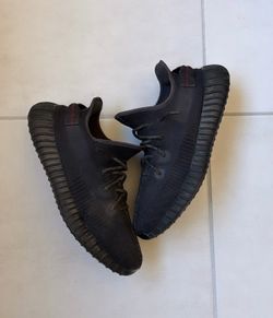 Yeezy 350 black size 10