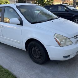 2005 Kia Sedona Minivan 
