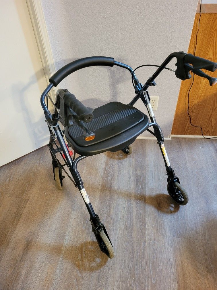 Nova Walker - Foldable - Brakes With Brake Lock / 19" Seat Height
