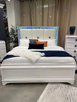 Elegant & Durable Bedroom Set with Timeless Design & Ample Storage