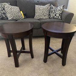 Set of 2 End Tables 