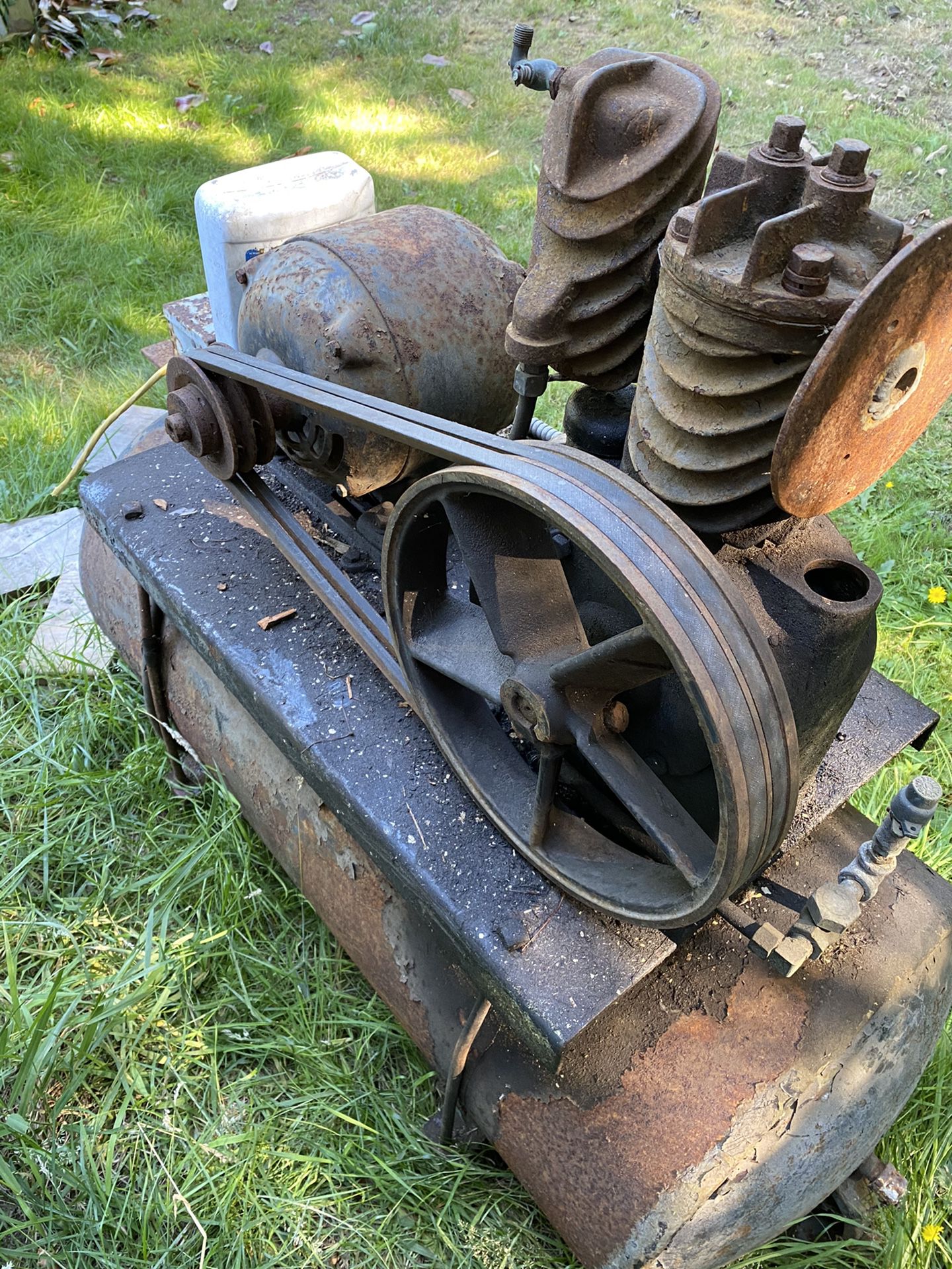 Antique air compressor