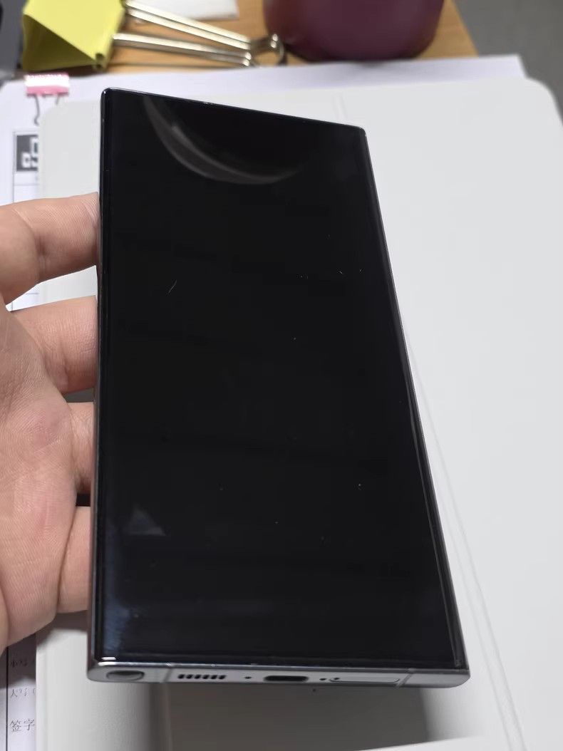 A gray Samsung phone S23