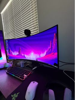 LG UltraGear 34” OLED Curved Gaming Monitor