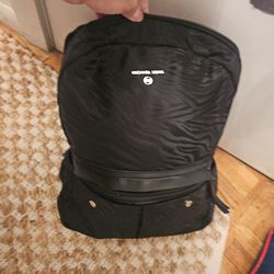 Mkors back pack great con, pet smk free