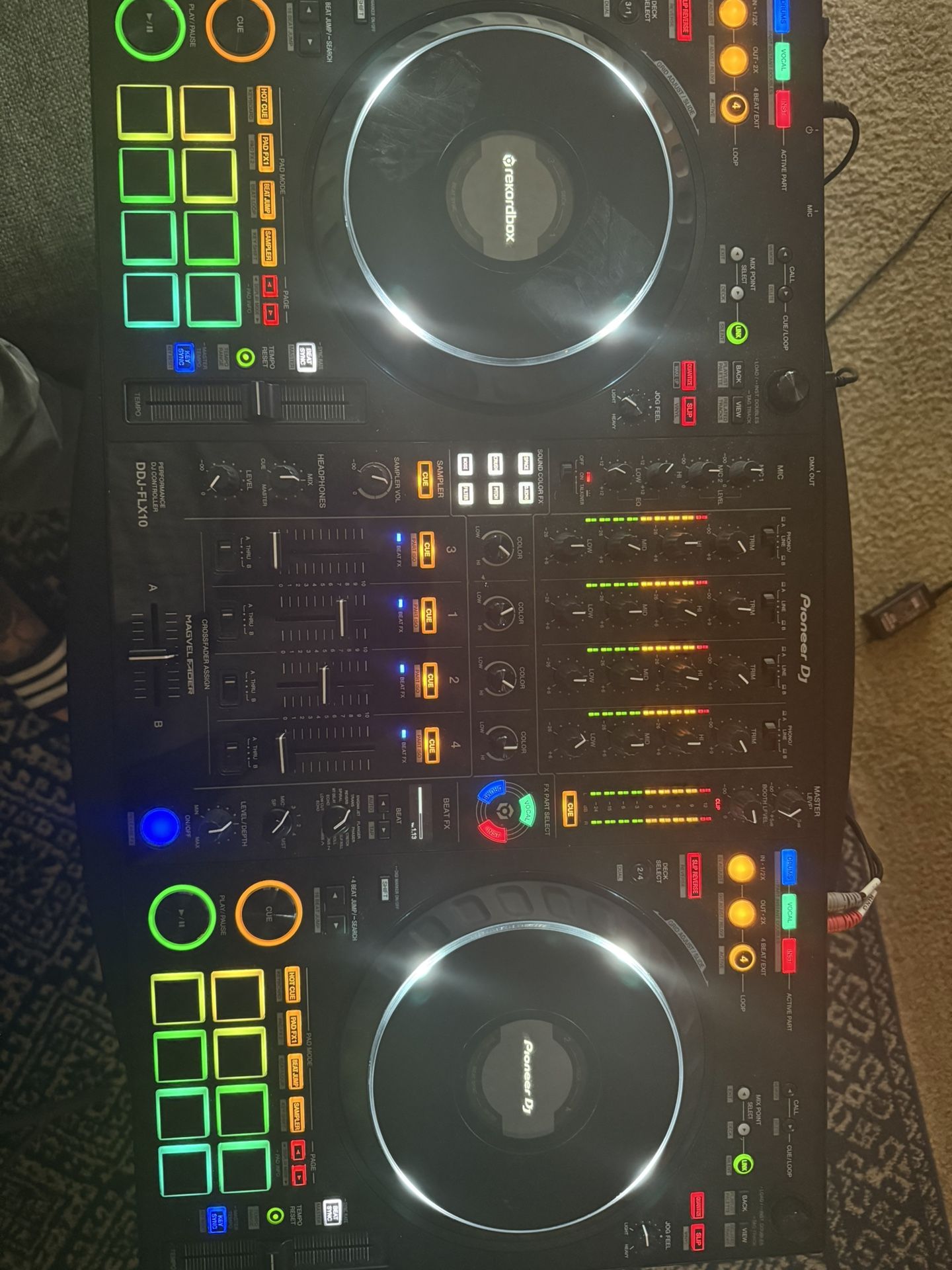 Pioneer DDJ FLX 10 DJ Board W/ 2 Headphones 