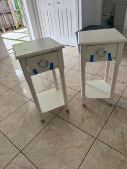 Set of 2 Matching White Nightstands with Drawers