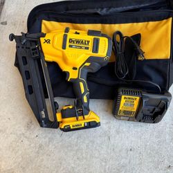DEwalt 16g Nail Gun Kit