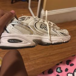 New Balance Navy Blue And White Size 6.5 Woman 