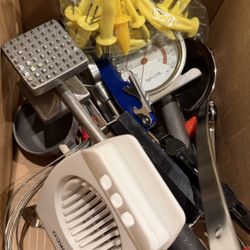 Various kitchen gadgets 