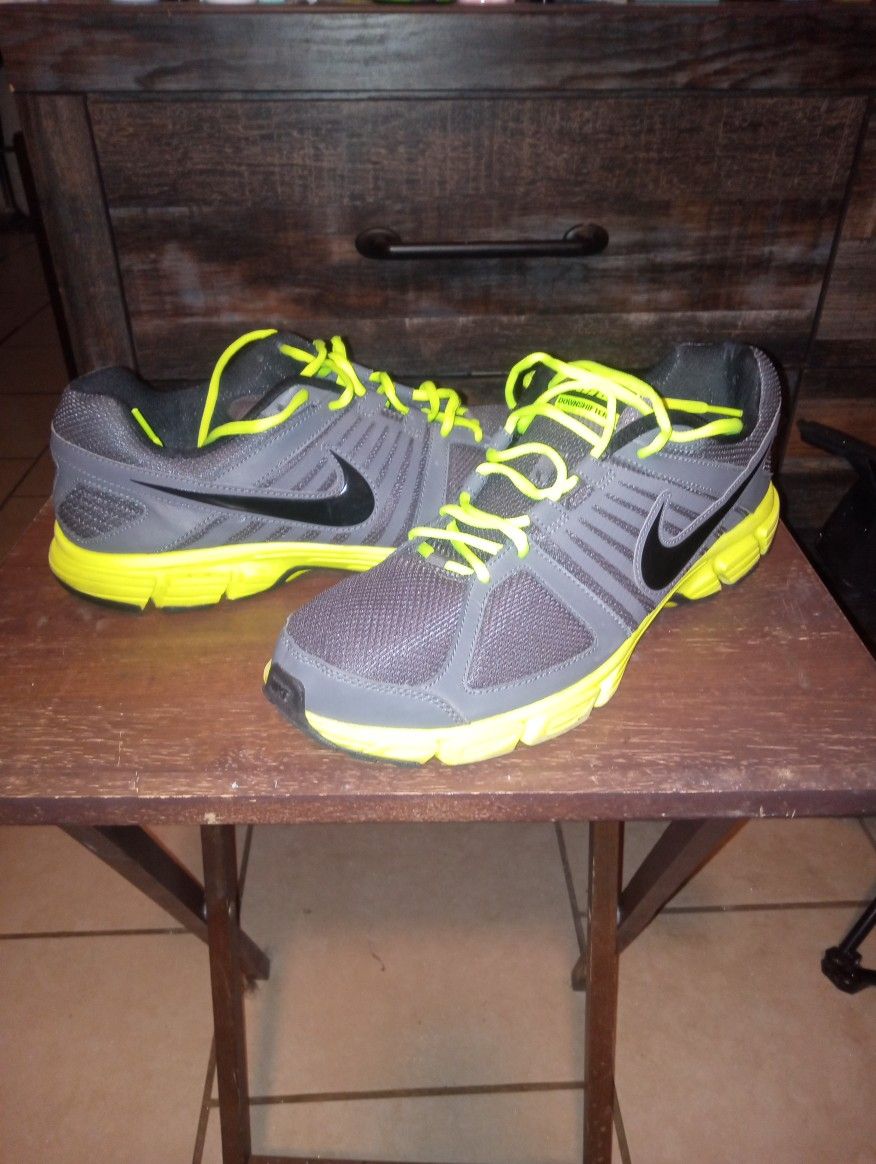 Nike Downshifter 5, Size 14