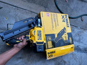 Dewalt 20v xr 30ga framing nailer like new  230$ firm no Ofers