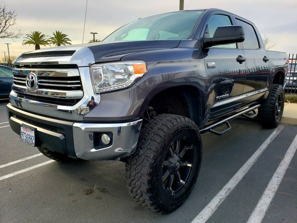 2017 Toyota Tundra Crewmax SR5 4x4 for Sale in Sacramento, CA - OfferUp