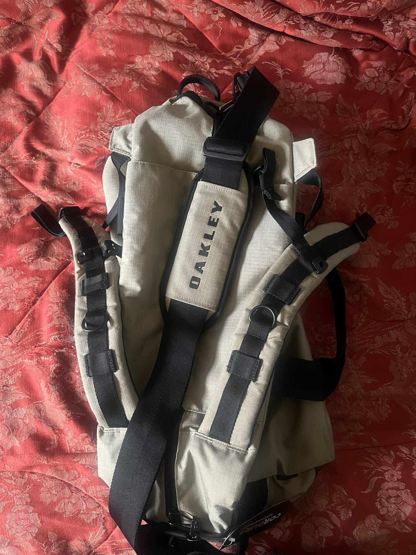 Oakley Crestible Utility Duffle Bag