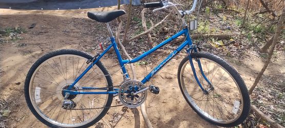 Huffy Sahara 70's Or 80's Girls Bicycle.   In Original Condition.  Well Taken Care Of