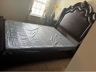 Queen size sleigh bed