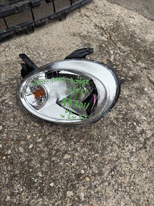 2005 Dodge Neon Left Headlight