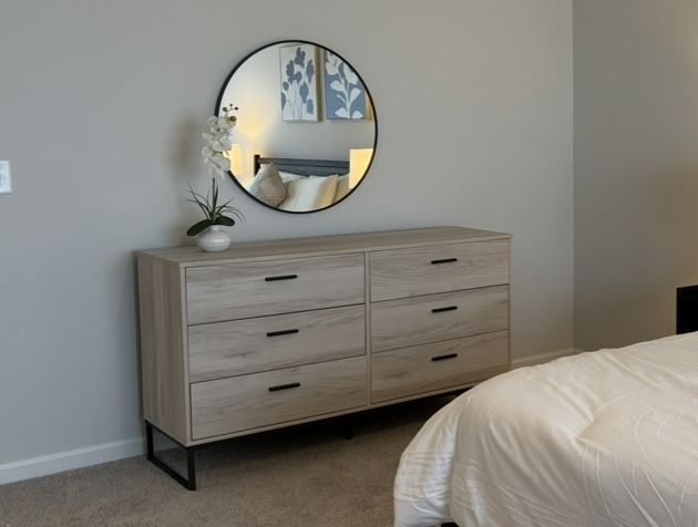 Dresser With Mirror