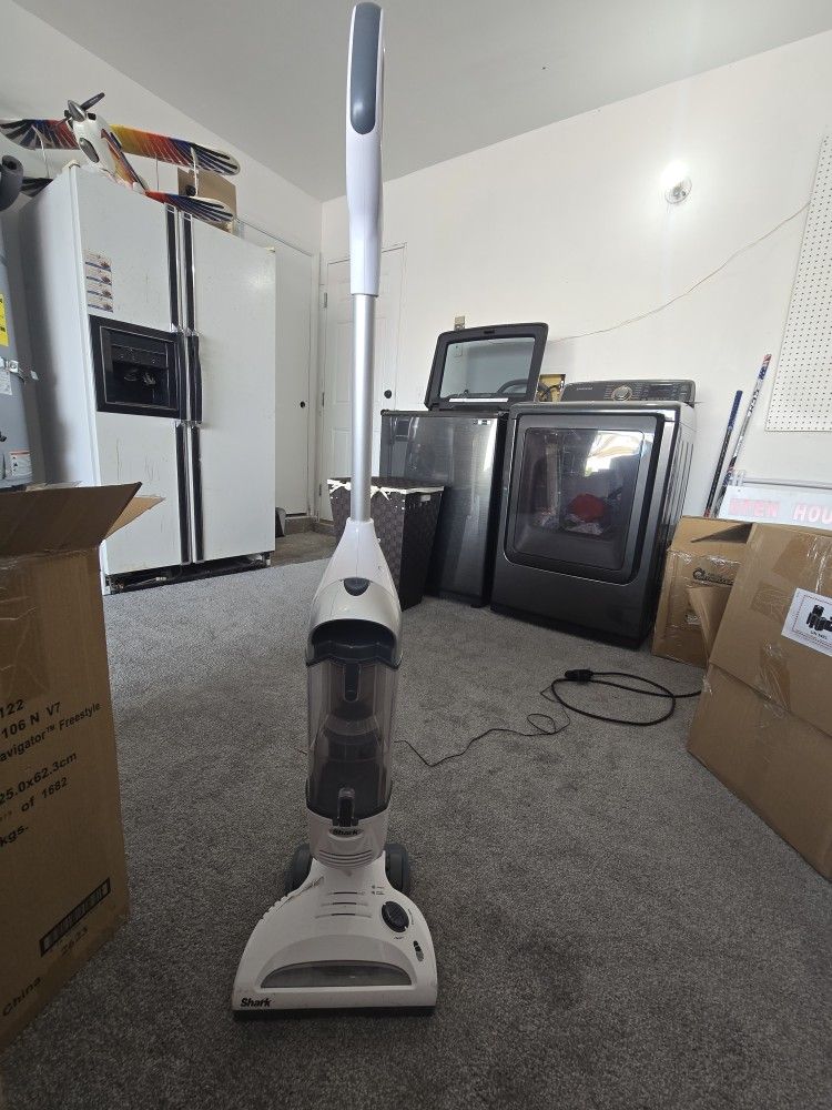 Shark SV1106 Navigator Freestyle Upright Bagless Cordless Stick Vacuum