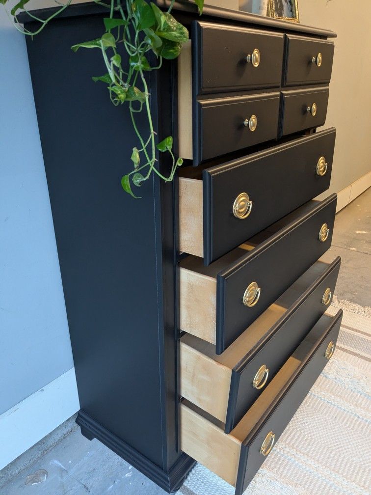 ✨ Charming Vintage Black 5 Drawer Broyhill Chest of Drawers/dresser with Matte Finish ✨