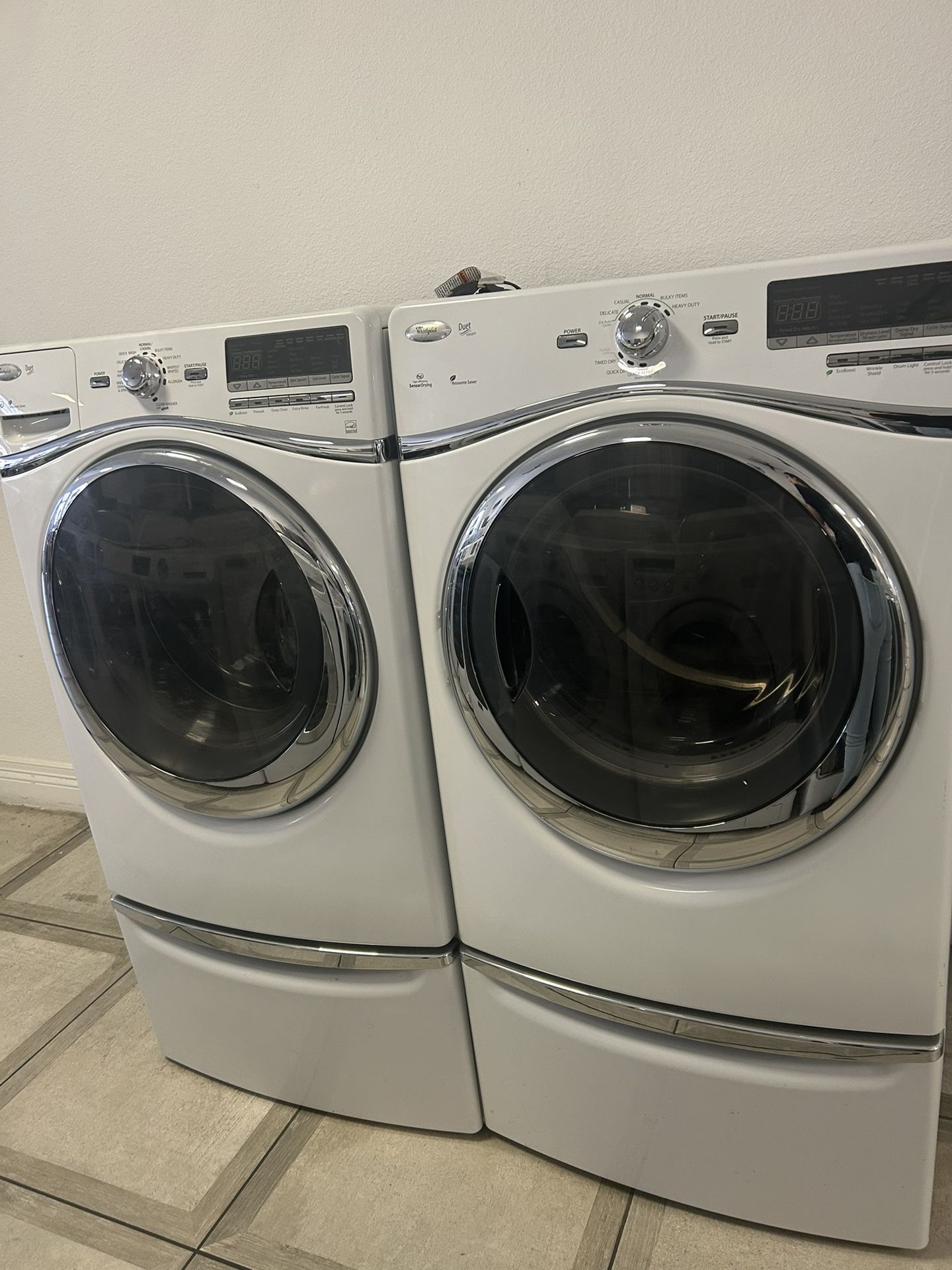 Whirlpool Washer And Gas Dryer Set