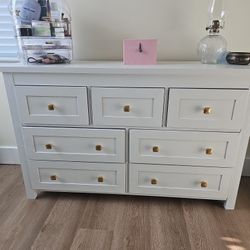 7 Drawer Dresser Like New Bearly Used