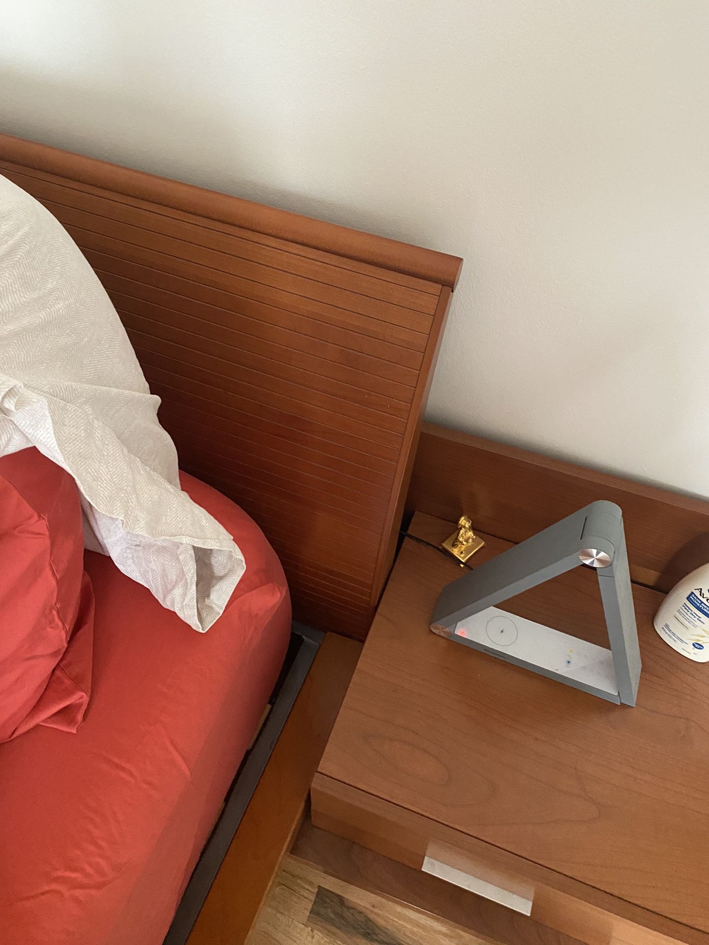 Scan Bed W Nightstand