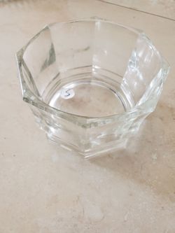 2 different salad bowls