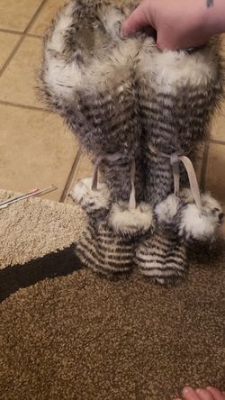 Victoria Secret Colin Stuart Pom Pom Fur Boots