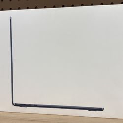 2025 Apple MacBook Air 13-inch M4 Chip 16GB RAM 256GB SSD Midnight - SEALED