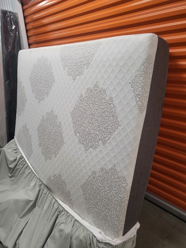 Queen Size Bed With Mattress