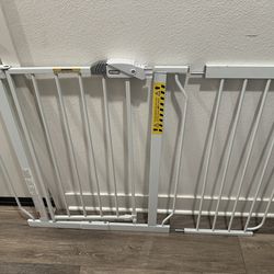 Regalo Easy Step Walk-Through Baby Gate with Extension + Hardware