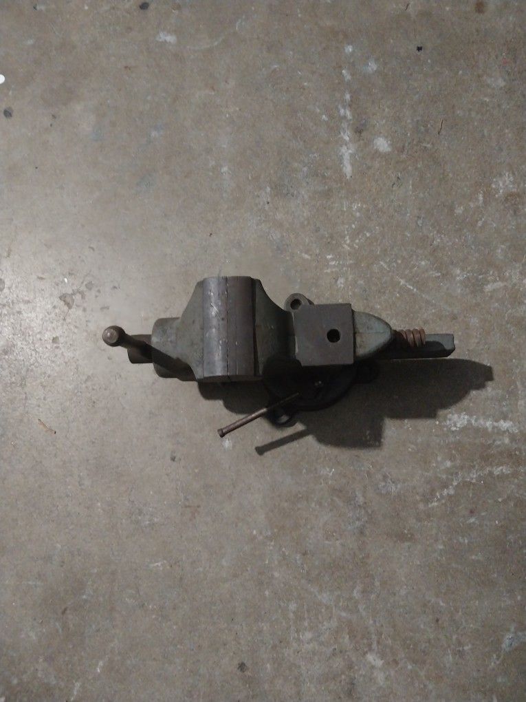 American Little Vise ( Condition Good )