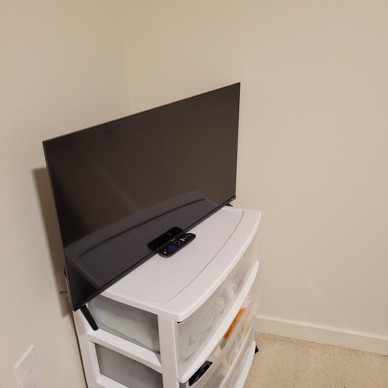 Tcl. 28" Roku Tv