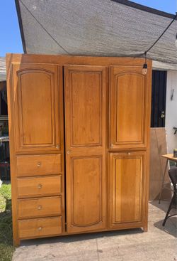 Closet/cabinet